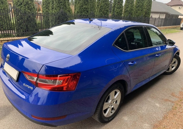 Skoda Superb cena 69900 przebieg: 137000, rok produkcji 2018 z Człopa małe 742
